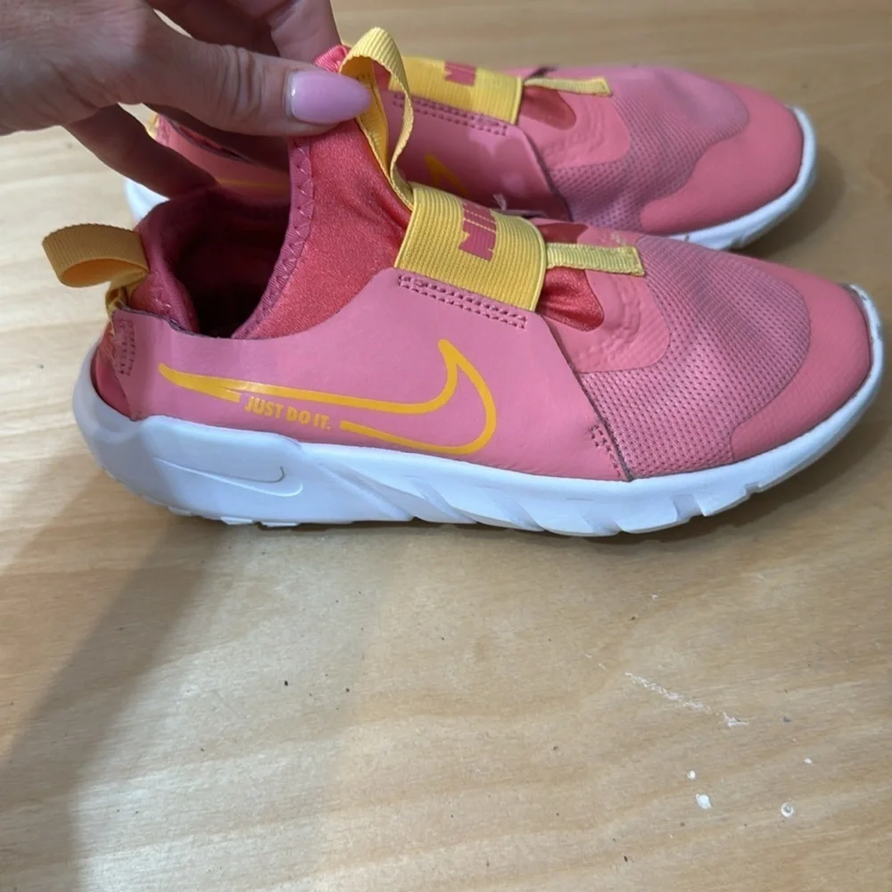 Nike Pink and Yellow Sneakers Slip-On flex runner 2